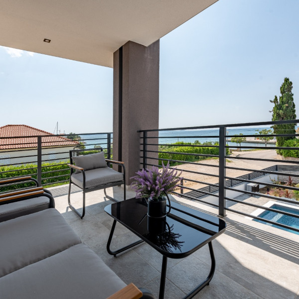 Villa Olivia, Villa Olivia with a heated pool and jacuzzi, Zaton, Dalmatia, Croatia Zaton