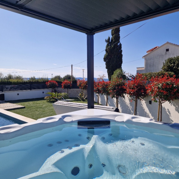 Villa Olivia, Villa Olivia with a heated pool and jacuzzi, Zaton, Dalmatia, Croatia Zaton
